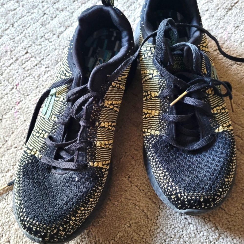 Sketches shoes size 7